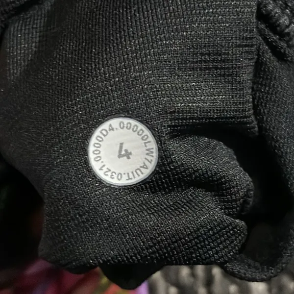 Lululemon Hotty Hot Low Rise Short 4" Hyper Flow Pink Multi Black Size 4 - Image 4