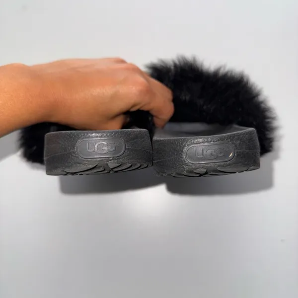 UGG fur sandal slides size 7 - Image 3