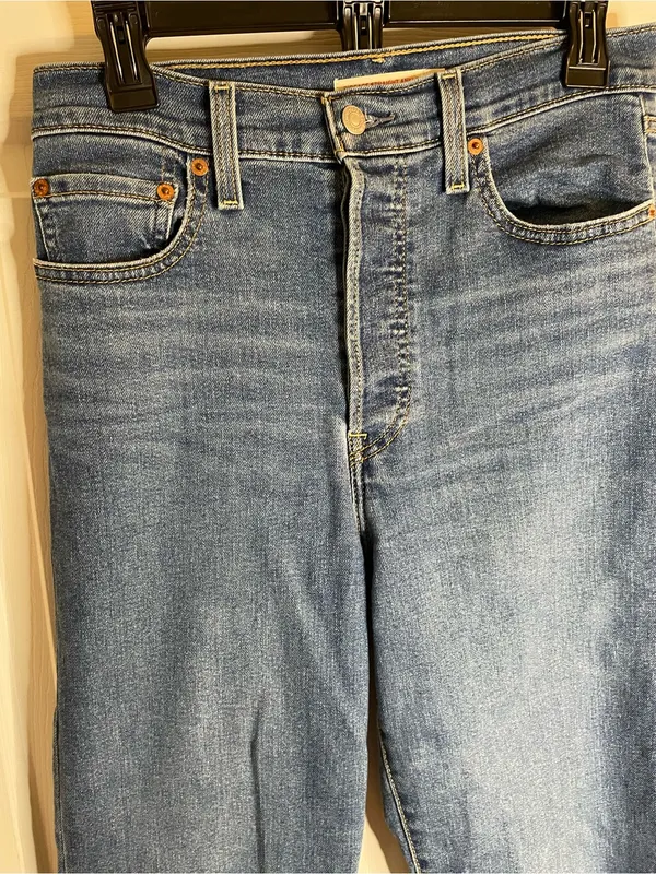 Levi's Women's Ribcage Straight Ankle Blue Denim Jeans Size 28 Buttonfly boho - Image 4