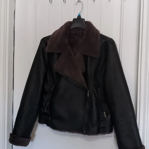 ANA FAUX LEATHER JACKETSIZE LARGE - Image 7