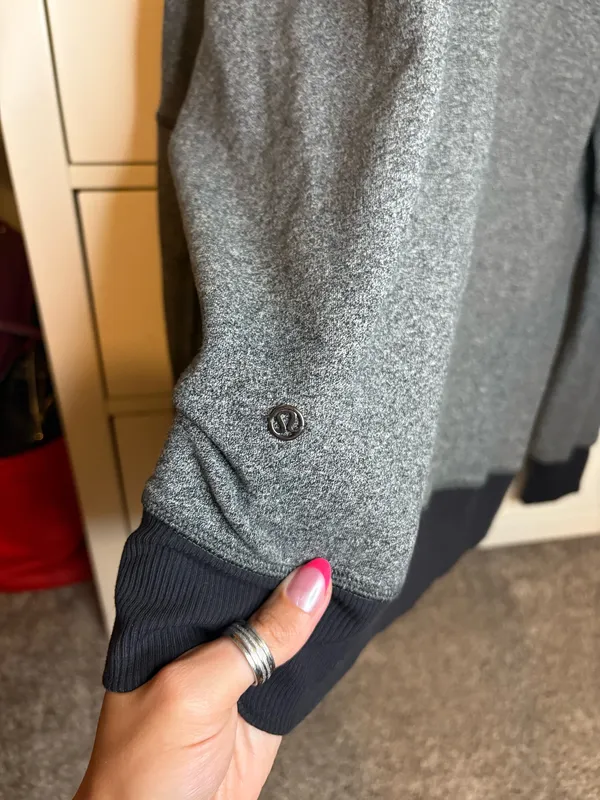 Lululemon Sweatshirt size 8 gray - Image 5