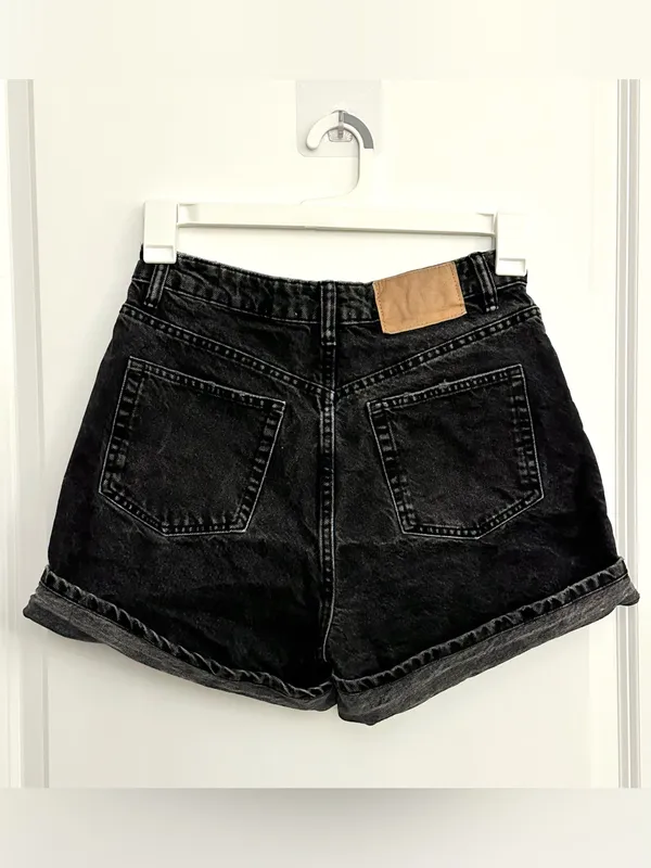 Zara Oversized 90s Shorts Size 6 - Image 2