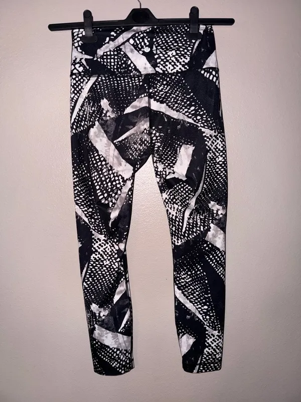 lululemon athletica Black & White Abstract High-Rise Leggings - Image 4