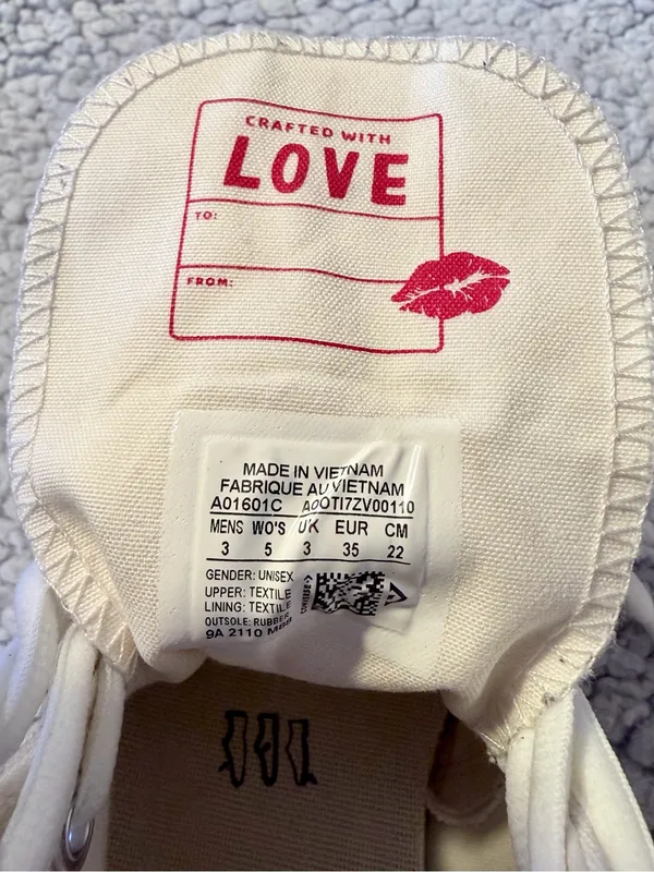 Converse Chuck 70 High Top "Love Me" Embroidered Lips Valentine Limited Edition. - Image 6