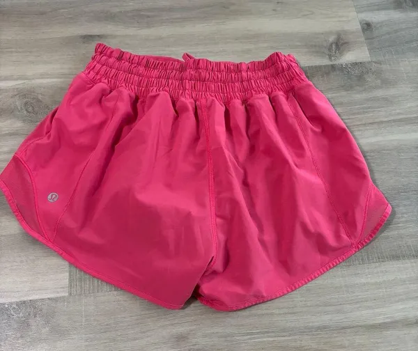 Lululemon Hotty Hot High-Rise Lined Short 2.5" Lip Gloss Pink Women Size 6 - Image 4