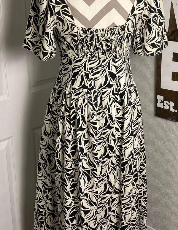 A new day Elegant Black and White Leaf Print maxi Dress size 4 - Image 6