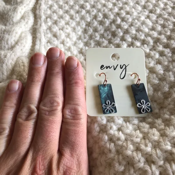 NWT dangly earrings Blue - Image 2