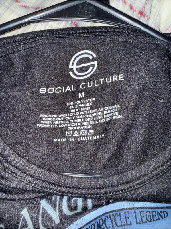 Social Culture Black 'California 1970' Graphic Pointed-Hem Crop Top - Image 3