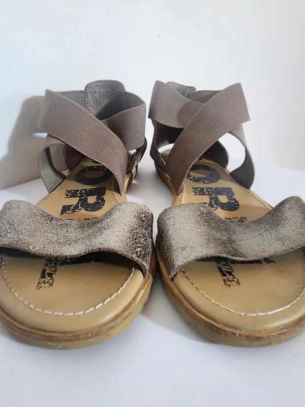 Sorel Ella Brown and Gold Slip On Sandals Leather and Elastic Straps Size 9.5 - Image 2
