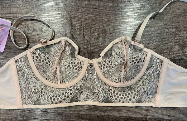 NWT Savage x Fenty Lace and Vinyl Bra - Image 5