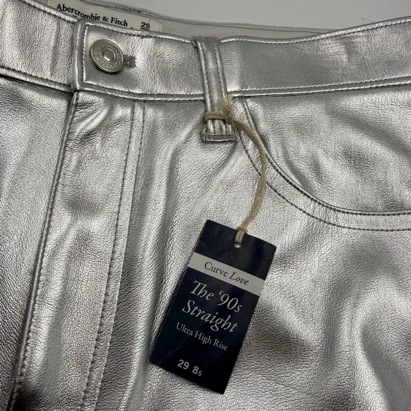 Abercrombie & Fitch Curve Love 90's Straight Ultra High Rise Jeans - Image 11