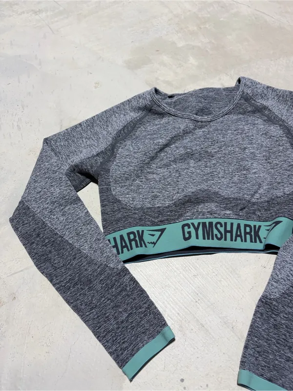 Gymshark Grey Seamless Long Sleeve Crop Top - Image 2