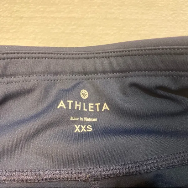 Athleta Gel‎ Sonar Navy White Striped 21" Capri Leggings Size XXS - Image 6