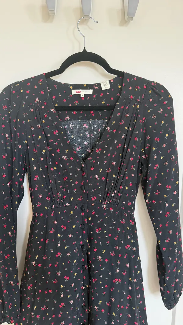 XS Levi’s Midi Dress with buttons  - Image 3
