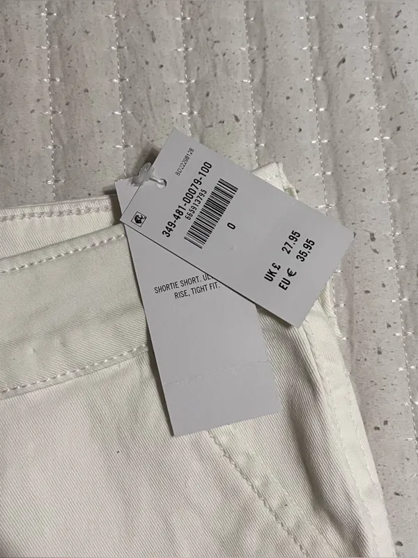 Hollister Cream Flat-Front Women’s Shorts - Image 3
