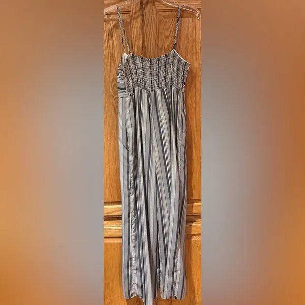 Boutique Stripe Sleeveless Smocked Cropped Jumpsuit‎ Blue & White Size Small - Image 5