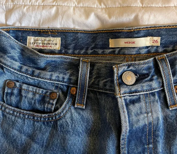 Levi's Wedgie Fit Jeans - Image 3