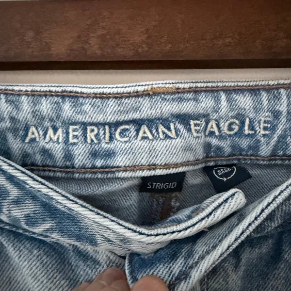 American Eagle Strigid Mom Jean Pants Light Wash High Rise Women Size 6 - Image 5
