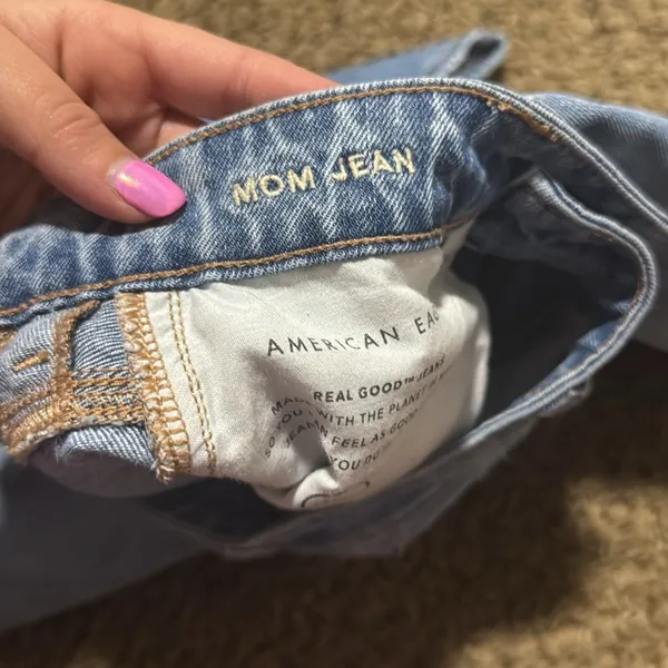 American Eagle mom jeans - Image 3