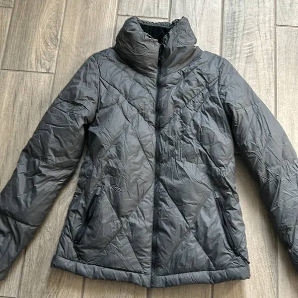 Champion gray puffer jacket - Image 2