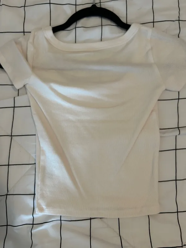 white Hollister tee  - Image 2