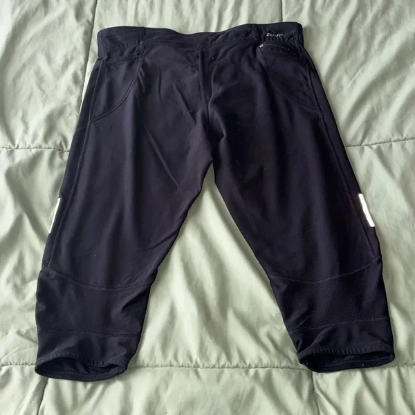 Nike Dri-Fit capri leggings - Image 3