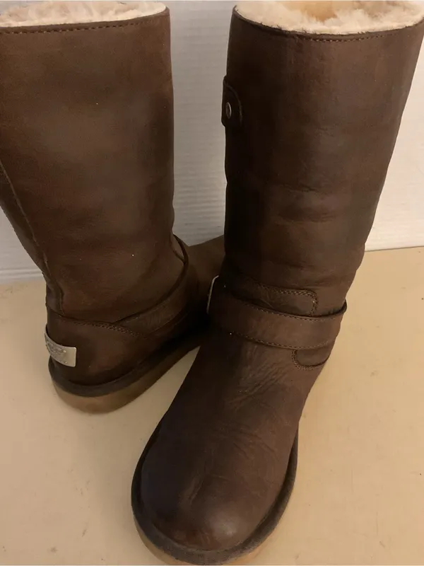 UGG women Brown Leather Shearling biker moto Boots US 6 - Image 3