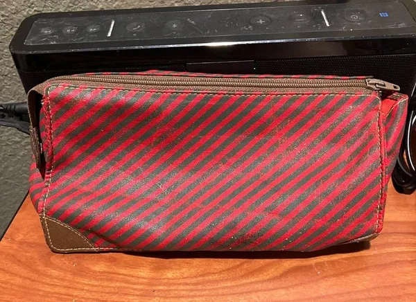 Gucci vintage cosmetic bag - Image 2