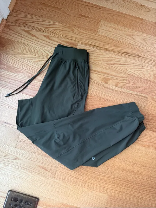 Lululemon License to Train High Rise Pants Dark Olive Size 6 - Image 3