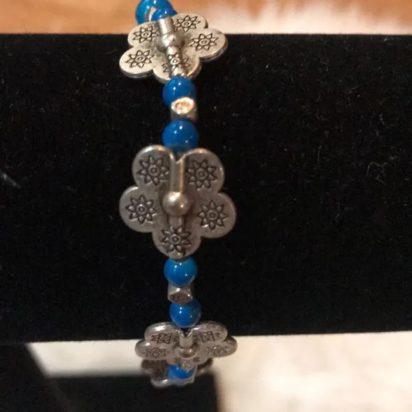 New- bohemian flower bracelet with blue beads adjustable - Image 3