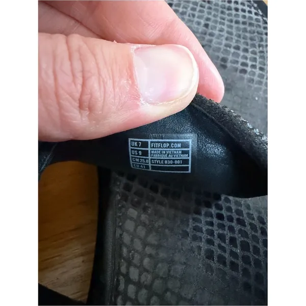 Fitflop Black Snake-Embossed Toe-Post Sandals size 9 - Image 6