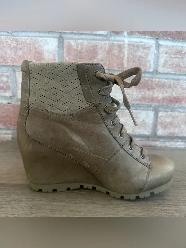 Merrell Hidden Wedge Boots Booties Women’s 5.5 Gorpcore Outdoor Fall Taupe - Image 6