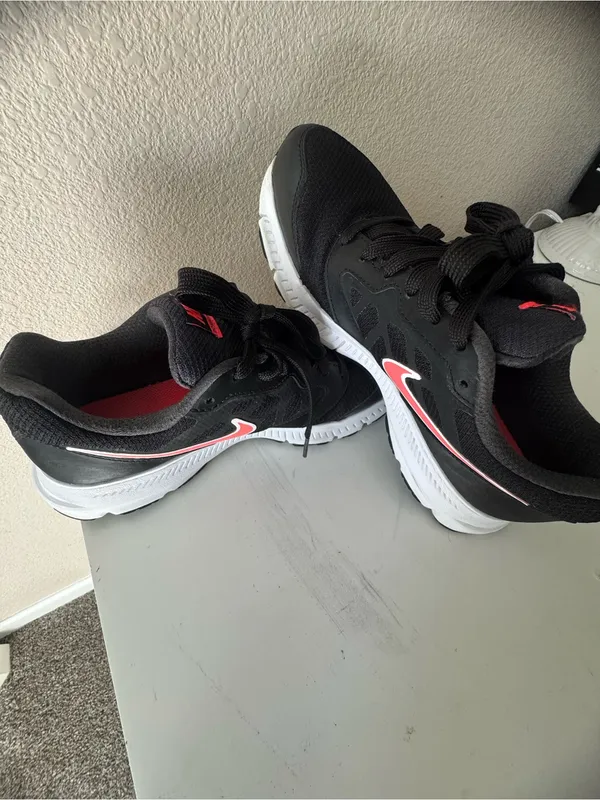 Nike Women's Black Sneakers with Red Swoosh - Image 7