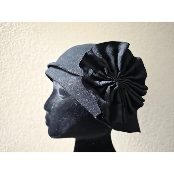 Kimchi Blue Felted Wool Hat Women One Size Black Pleated Flower Rosette Cloche - Image 9