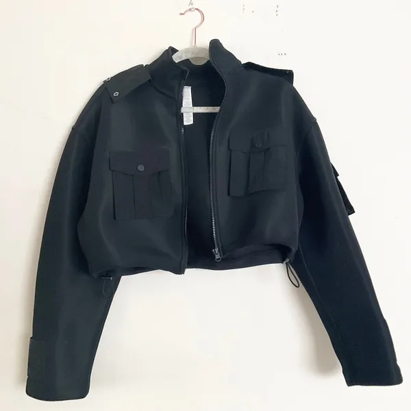 Alo Yoga Cropped Engage Cargo Parka Black S - Image 2
