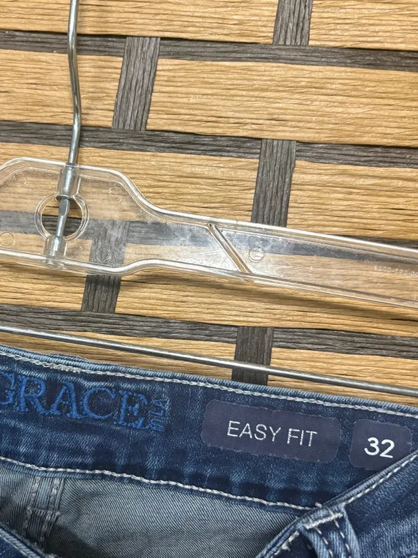 Grace easy fit bootcut embroidered jeans size 32 - Image 9