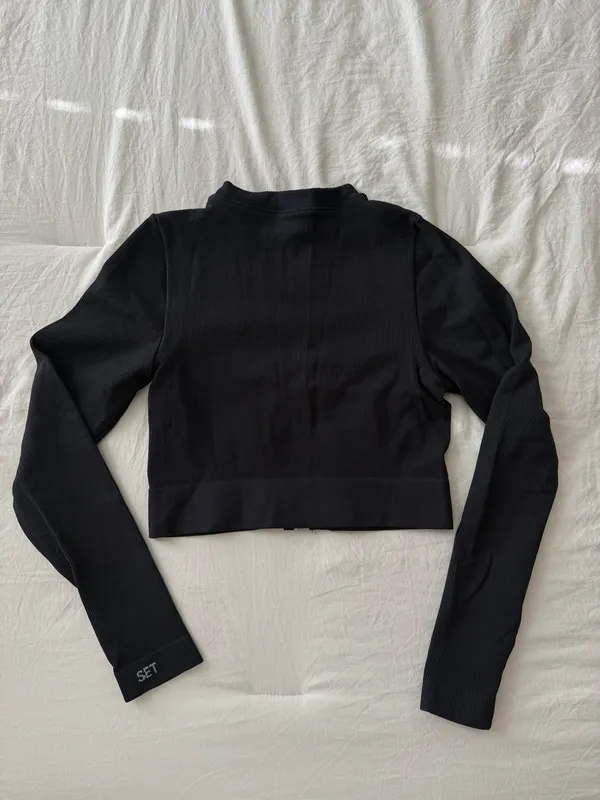 SET ACTIVE Black Cropped Long Sleeve Zip Up Scultflex Ribbed Logo - Image 6