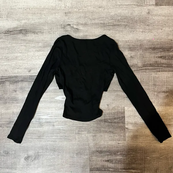 HALARA Ribbed Knit Square Neck Cut Out Long Sleeve Curved Hem Cropped Top - Image 4