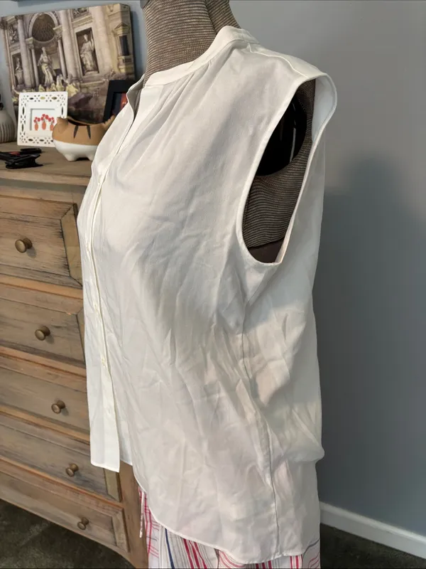 Uniqlo White Sleeveless Button-Up Blouse - Image 6