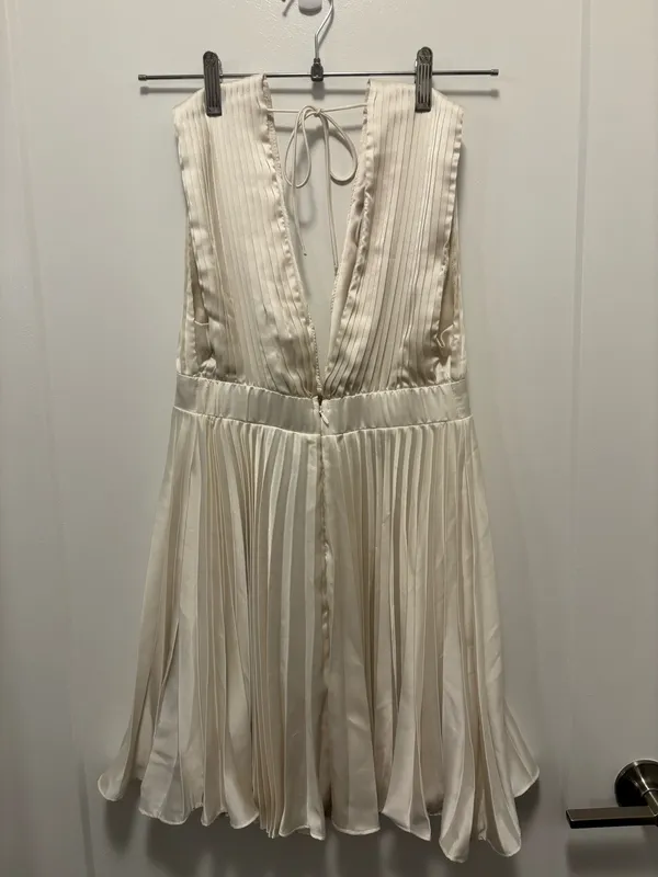 Abercrombie White Pleated Dress - Image 4