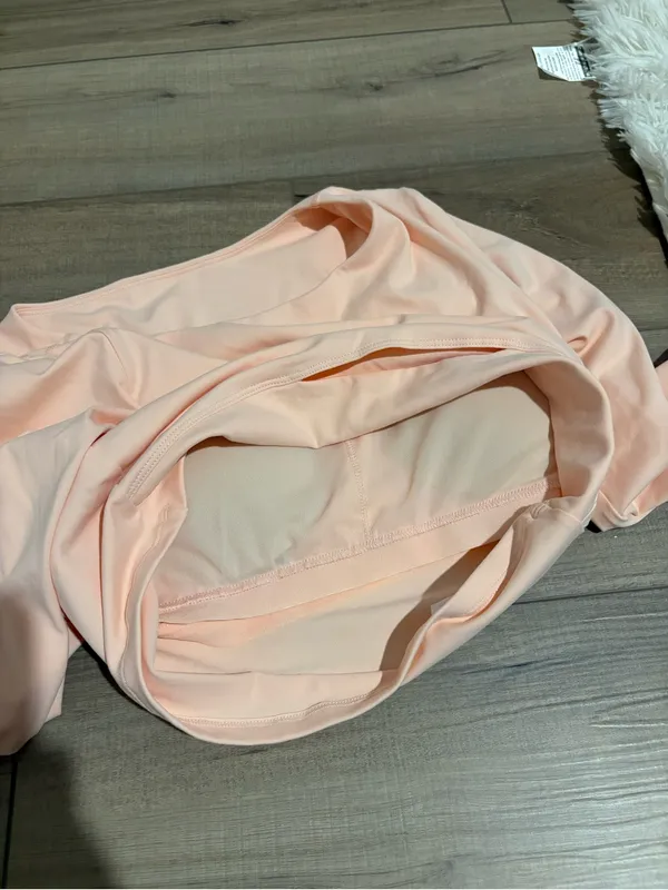 Double lined long‎ sleeve Active cutout crop top light pink size 12 - Image 6