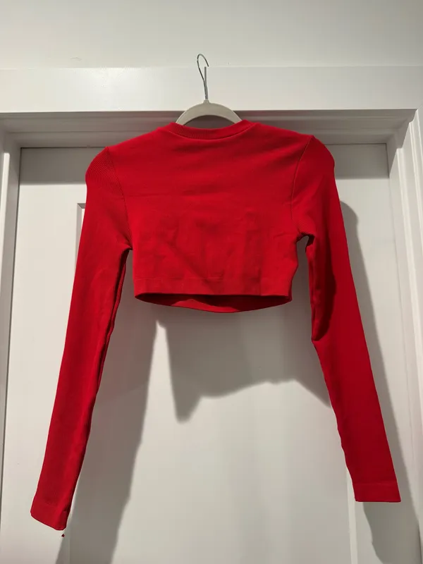 Set Active Women’s Red Cutout Long-Sleeve Crop Top - Image 4