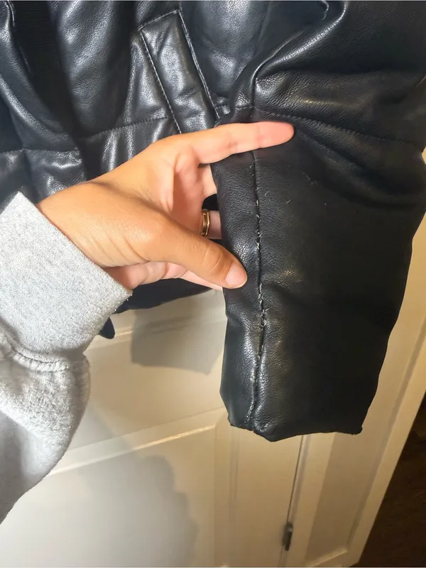 Abercrombie & Fitch Black Cropped Puffer Jacket - Image 6