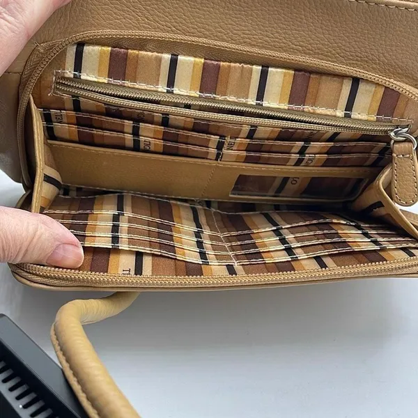 Tignanello tan leather crossbody. 21” handle drop. Tan - Image 4