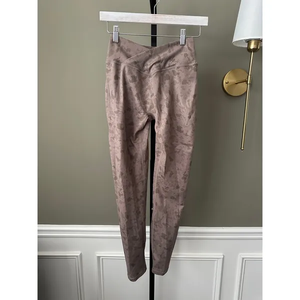 Alphalete Surface Power Leggings Pebble Print Mocha Medium - Image 3