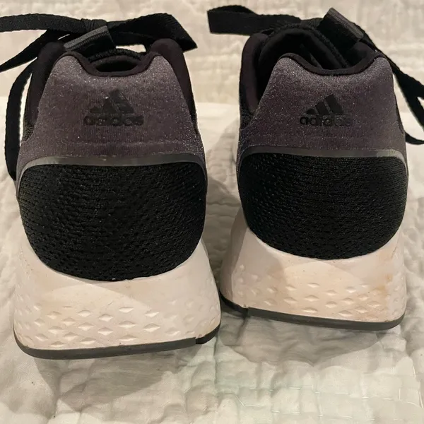 Women’s Adidas Bounce Size 8 - Image 2