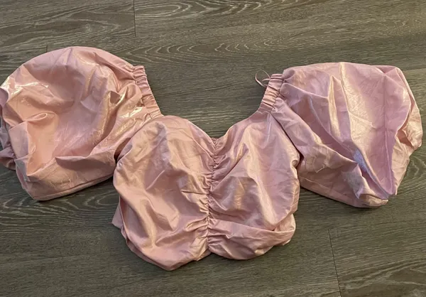 Revolve NWOT Boutique metallic puff sleeve ruched pink sweetheart crop top. Size Medium - Image 4
