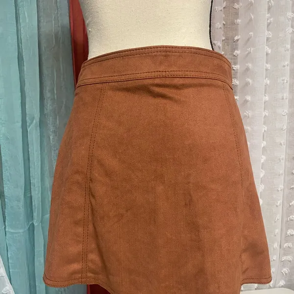 American Eagle miniskirt - camel suede feel like new condition! Juniors. - Image 3