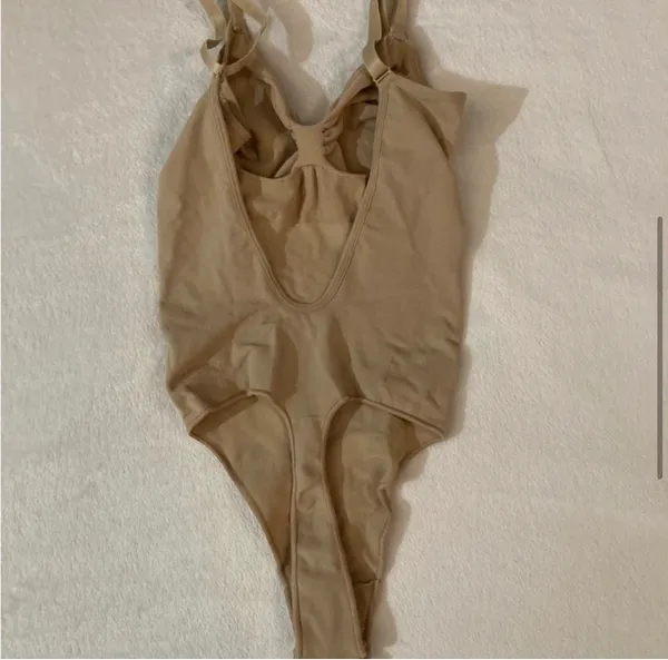 SKIMS LOW BACK Sculpting Bodysuit S/M - Image 4