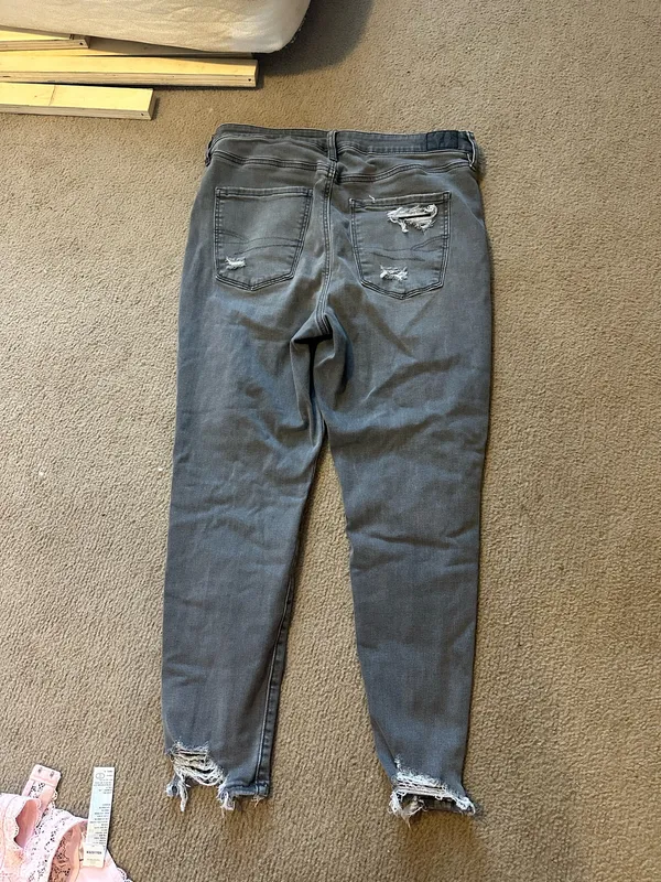 American Eagle Jeans Outfitters - Image 4